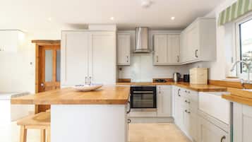 Fridge, dishwasher, electric kettle, toaster