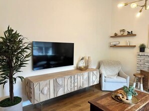Living area - Cozy 3Br 2Ba home with Yoga/Gym room. Best Location! (Antioch)
