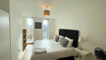 2 bedrooms, iron/ironing board, WiFi