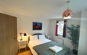 4 chambres, fer et planche à repasser