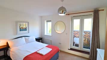 4 bedrooms, iron/ironing board