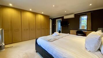 5 bedrooms, iron/ironing board