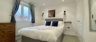 Bracknell / Wokingham Gorgeous Three Bedroom House