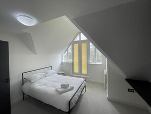 2 Schlafzimmer, Bügeleisen/Bügelbrett