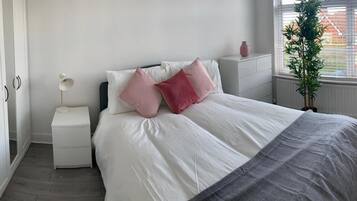 3 bedrooms, iron/ironing board