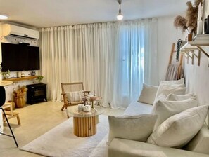 Living area - Amazing loft at the city center (Ramat Gan)