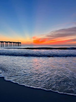 Beach nearby - SUMMER SALE! Stunning Oceanfront King Ste 2Bd2BA Pool NoDrive BEACH ShoreClub805 (Daytona Beach Shores)