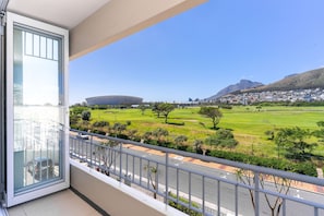 207 - Mountain View 2 Bedroom | Balcony view - Mouille Point Places (Cape Town)