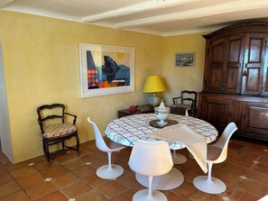 Dining - Mas provençal with tennis court, swimming pool and games and sports room (Velaux)
