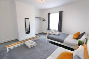 2 bedrooms, iron/ironing board, free WiFi, bed sheets
