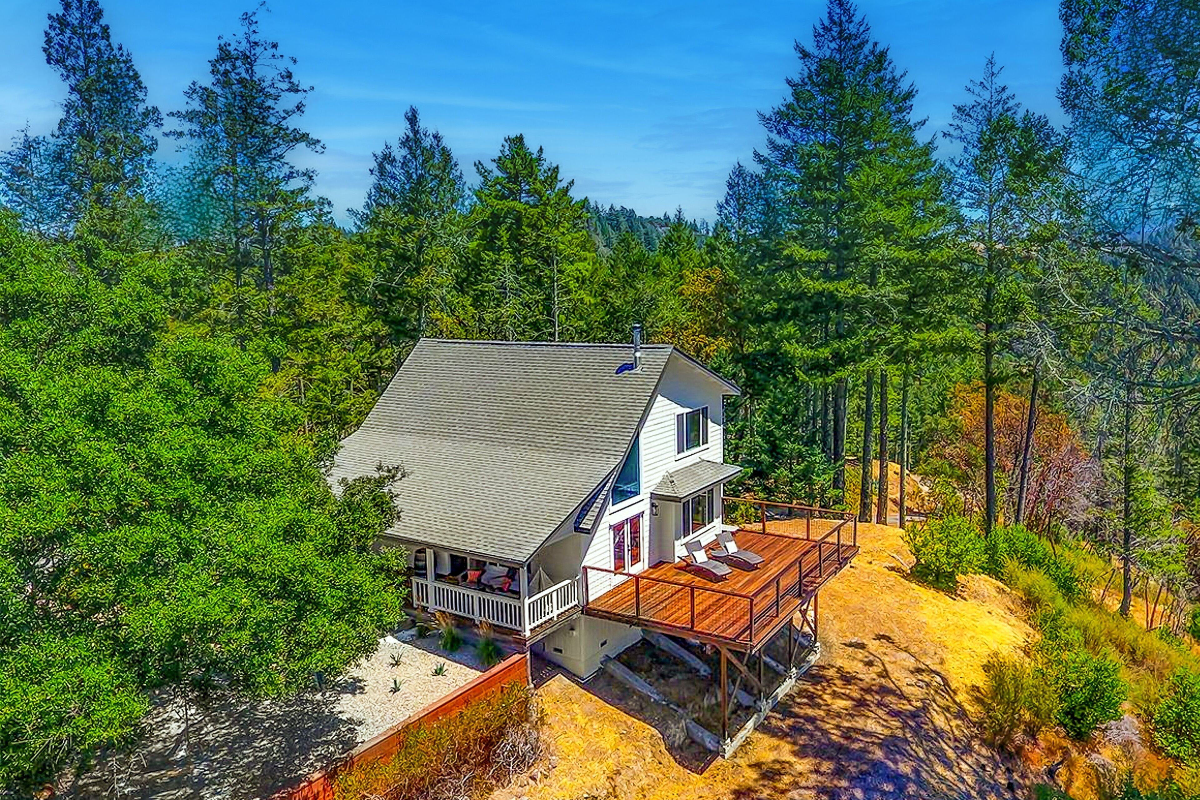 Private retreat with breathtaking views & hot tub - 10 min to downtown Calistoga