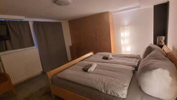 1 Schlafzimmer, Schreibtisch, WLAN