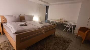 1 Schlafzimmer, Schreibtisch, WLAN
