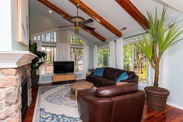 TV, fireplace, offices