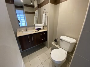 Hårføner, håndklær, såpe og sjampo