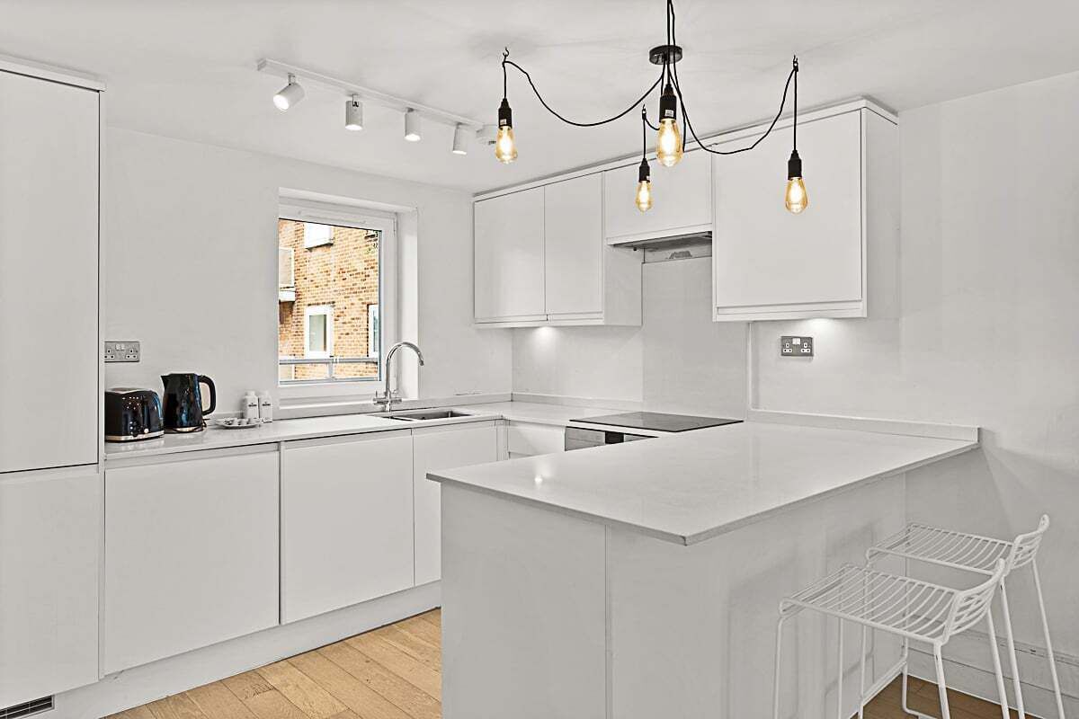Coffee/tea maker, fridge, oven, dishwasher