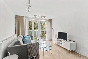 Living area - Belgravia Living – 2-Bed, 2-Bath Fourth Floor Apartment (London)