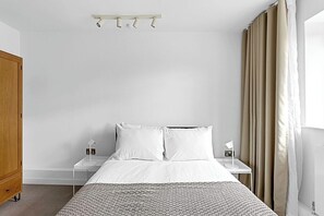 2 chambres, fer et planche à repasser