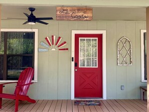 Exterior detail - Cozy Home 3-minutes to Canyon Lake, Guadalupe River & Whitewater Amphitheater! (Canyon Lake)