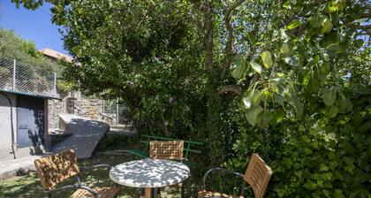Casa Feli: Apartamento con Jardín Privado en los Pirineos