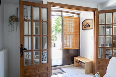 Casa Feli: Apartamento con Jardín Privado en los Pirineos