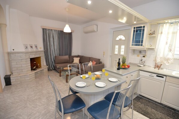 Apartment | 2 bedrooms - Nina s Apt in Ialysos Near the Beach (Rhodes)