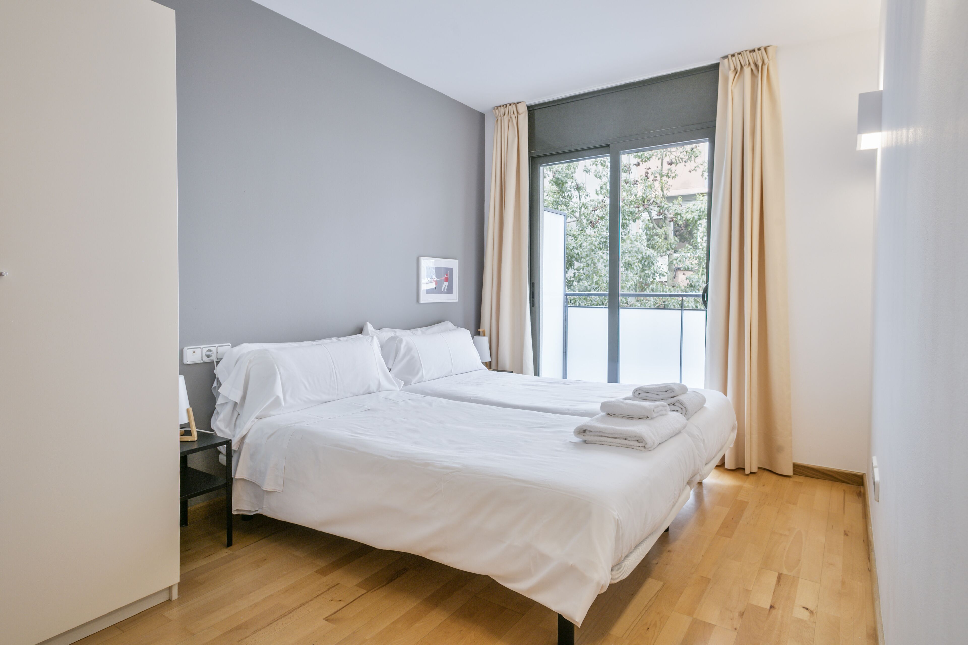 Appartement, 2 slaapkamers, 2 badkamers | Een laptopwerkplek, een strijkplank/strijkijzer, gratis babybedden