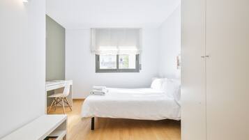 Alloggio su due livelli, 3 camere da letto, terrazzo | Postazione laptop, ferro/asse da stiro