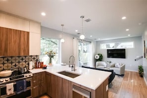 Fridge, microwave, oven, stovetop - NEW Hip & Stylish House 30 steps from South Congress
(Austin)