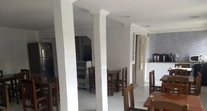 Dining - Hospedagem Central - Suíte 107 - Cabo Frio - Aluguel Econômico (São Cristóvão Cabo Frio)