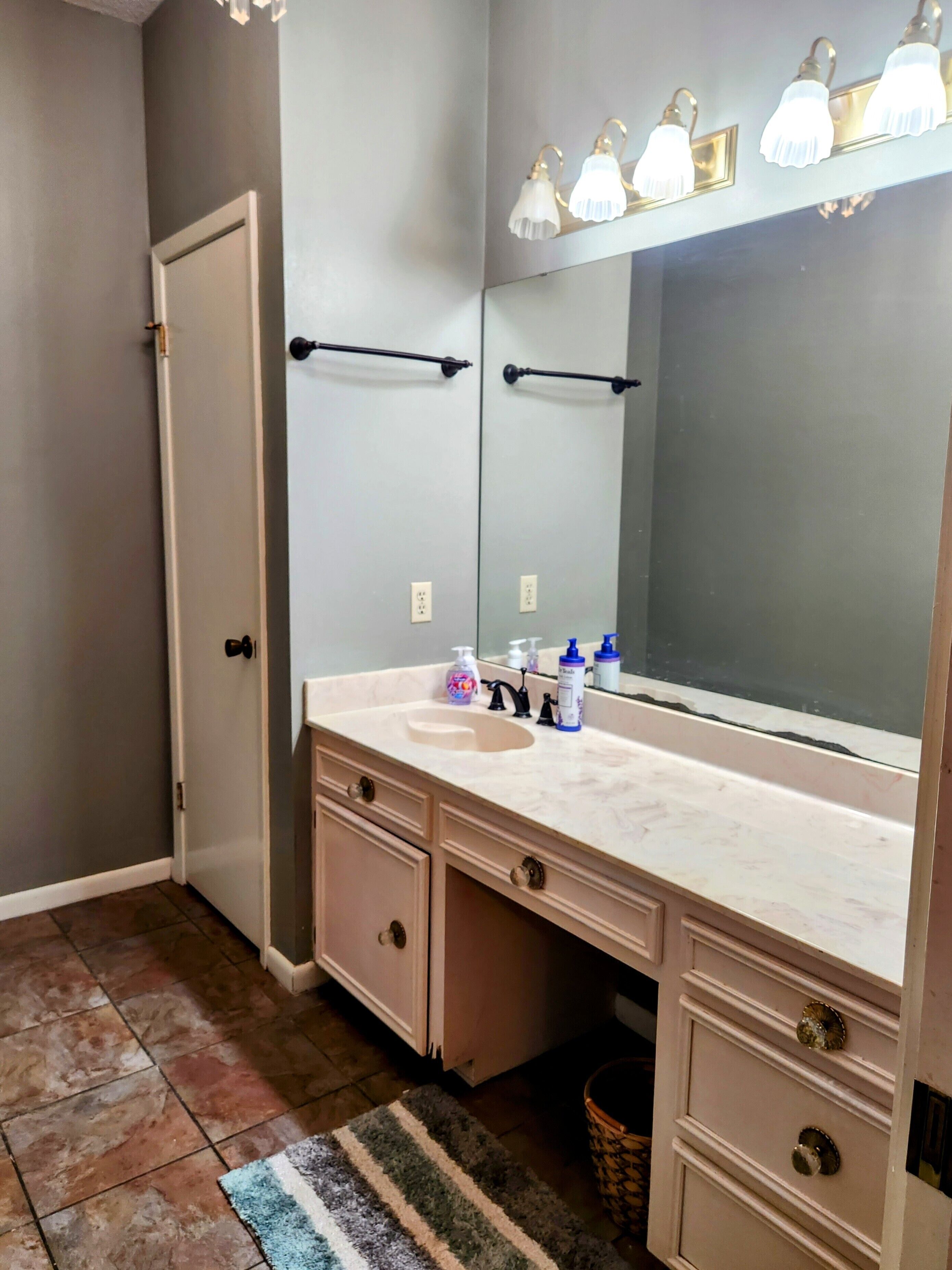 淋浴设施、吹风机、毛巾、卫生纸