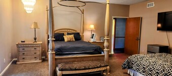 The Ponder House Suite A Qn Beds with private bath.  We hve add'l rms available.