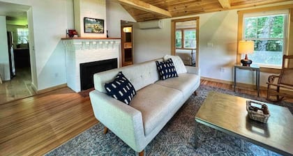 Lakefront Cottage at Salisbury Camp