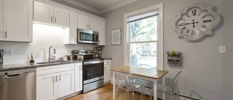 Mikrowelle, Ofen, Herdplatte, Geschirrspüler