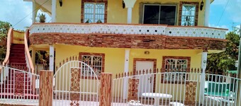 1st Floor 1-bedroom ,comfortably Sleeps 4