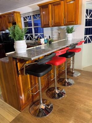 House | Dapur peribadi | Peti sejuk, ketuhar gelombang mikro, ketuhar, dapur 