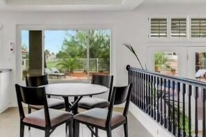 Dining - Legacy Golf Front Luxury
POOL/SPA,BBQ 
FirePit,10 min Strip!
LAST MINUTE PROMO! (Henderson)
