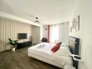 Iron/ironing board, free WiFi, bed sheets