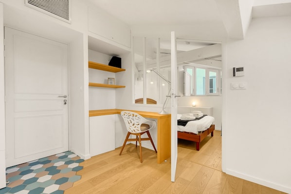 1 室のベッドルーム、アイロン / アイロン台、WiFi (無料)、ベッドシーツ