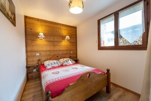 3 bedrooms, iron/ironing board, free WiFi - Chalet le Chardon Bleu (Villarembert)