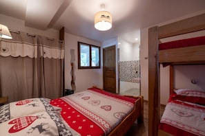 3 bedrooms, iron/ironing board, free WiFi - Chalet le Chardon Bleu (Villarembert)