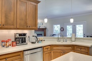 Fridge, microwave, stovetop, dishwasher