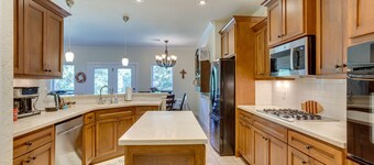 Quaint Noble Home: 6 Mi to University of Oklahoma!