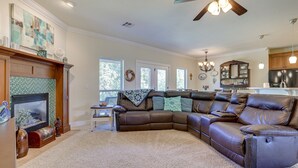 Unclassified image, 2 of 27, button - Quaint Noble Home: 6 Mi to University of Oklahoma! (Noble)