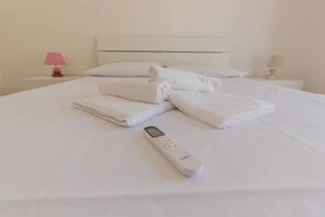 2 Schlafzimmer, Schreibtisch, Reisekinderbett, kostenloses WLAN