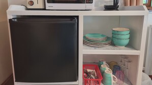 A kitchenette with a microwave, toaster, and refrigerator. - Sunnyside Cottage - Rural 2-bedroom apartment (Bristol)