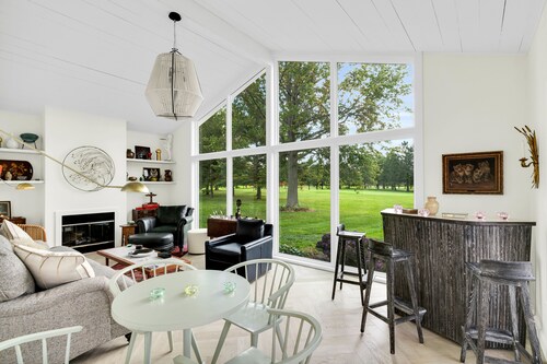 Newly renovated upscale home on the U of I golf course exclusively on VRBO