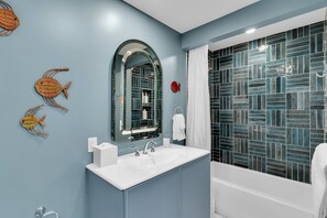 Shower, jetted bath, hair dryer, towels - Newly renovated upscale home on the U of I golf course exclusively on VRBO (Savoy)