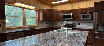 Private Cozy Cabin on 165 acres in Poconos. Pool Room, Sauna, Poker, Hunting!