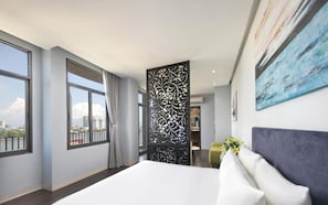 Deluxe Double Room | Minibar, desk, laptop workspace, blackout curtains - Capital O 1200 Salem Riverside Hotel (Da Nang)